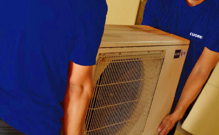 重たい大型家電もスタッフが搬出