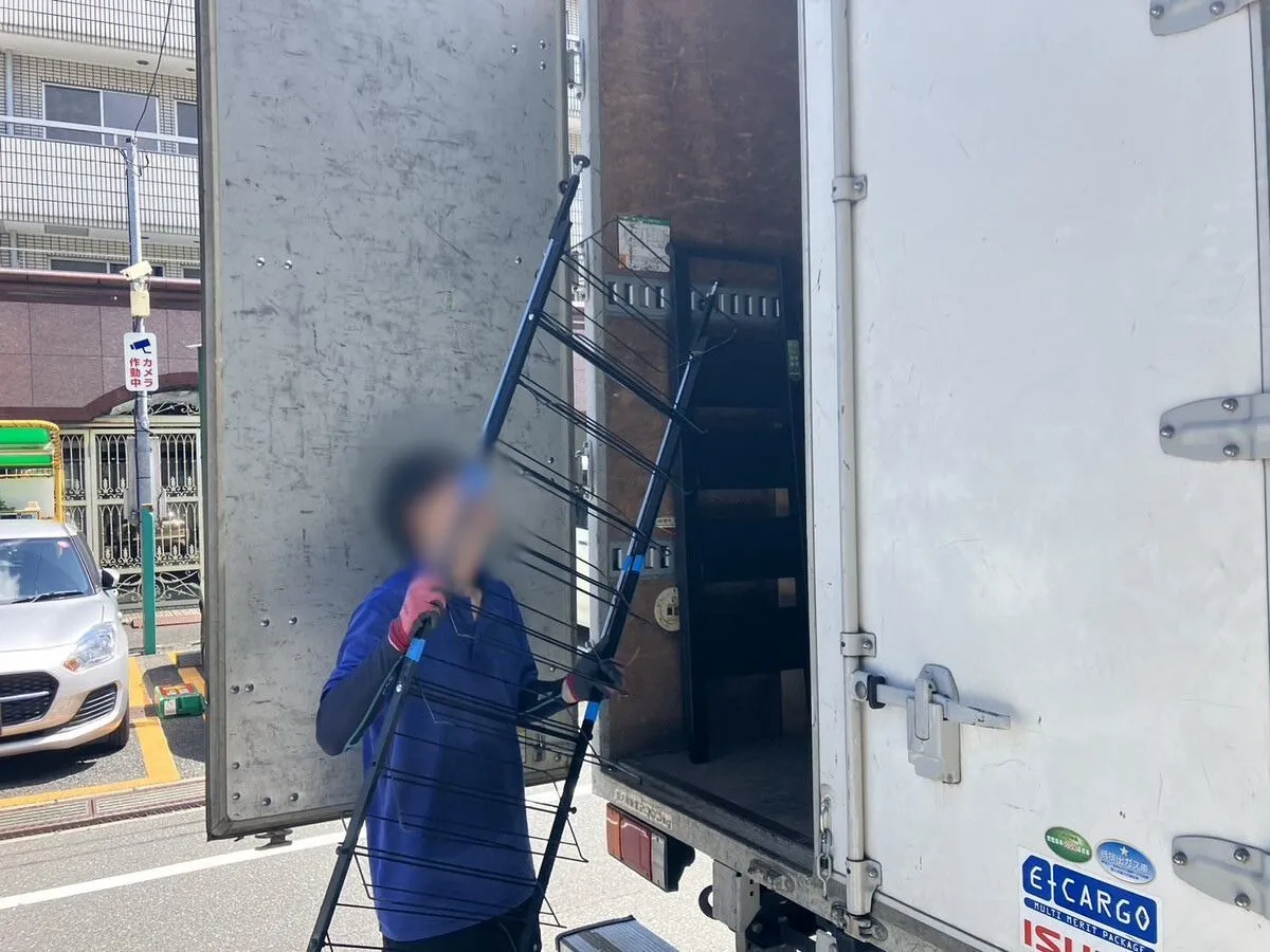 「１LDKのマンションから解体後の廃材を回収させていただきました」作業写真