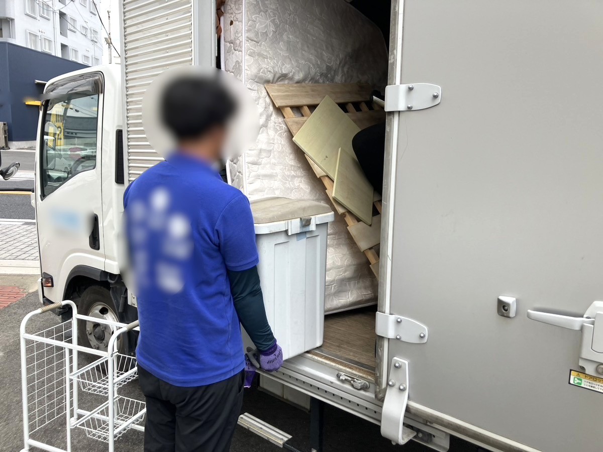 「1LDKのマンションのお部屋からゴミ箱を回収しました」作業写真