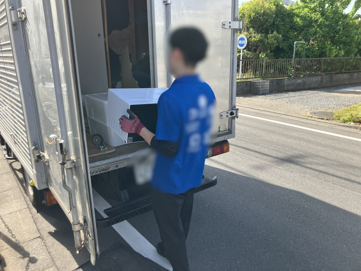 「1Kのマンションのお部屋から電子レンジなどを回収しました」作業写真