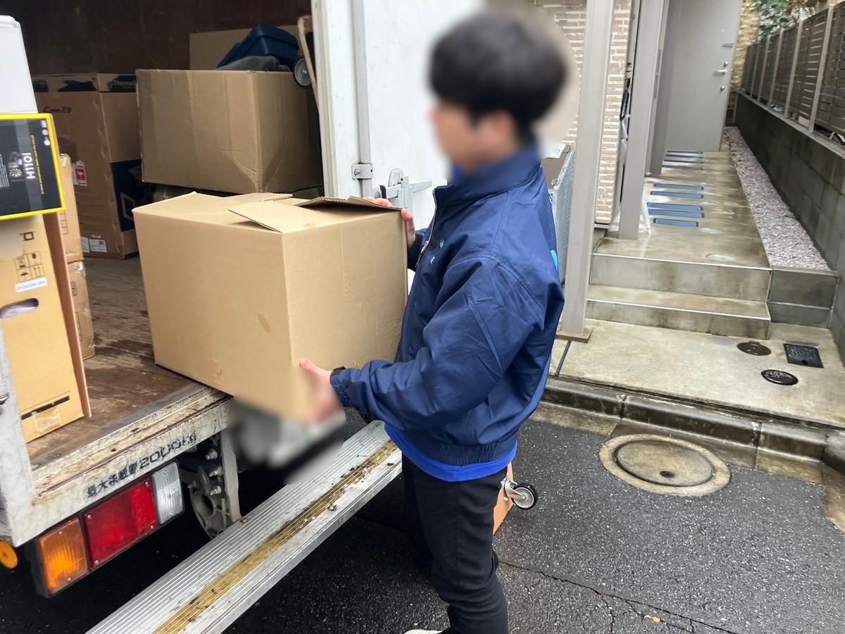 「買い替えにより不要になった掃除機、アンプなどを回収しました」作業写真